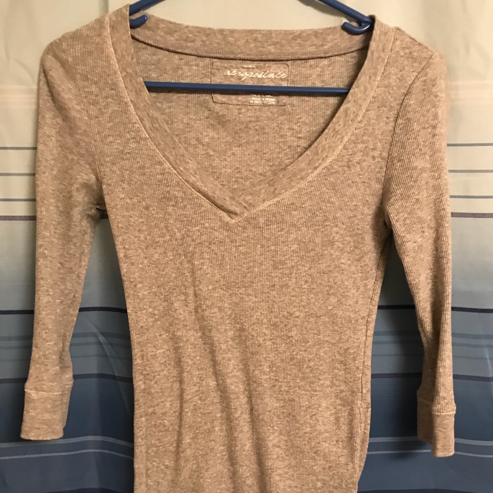 Aeropostale v-neck ribbed shirt